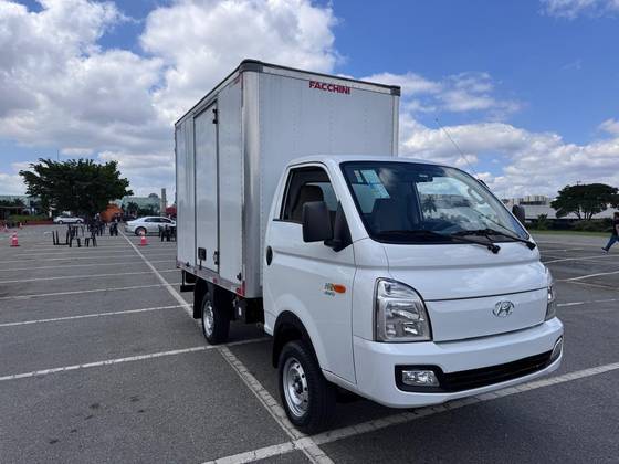 HYUNDAI HR 2.5 TURBO DIESEL CS 4WD MANUAL HYUNDAI HR 2.5 TURBO DIESEL CS 4WD MANUAL